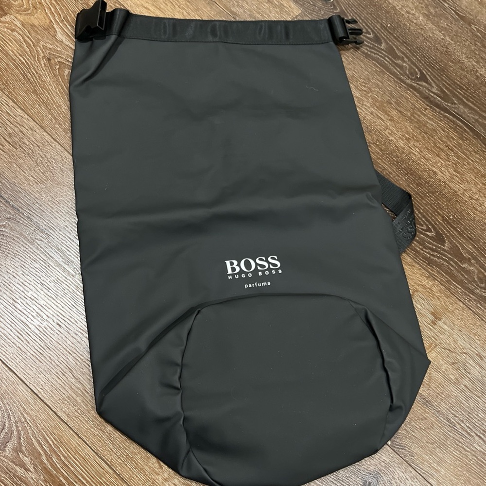 NWOT Hugo Boss unisex barrel type strap backpack black large size